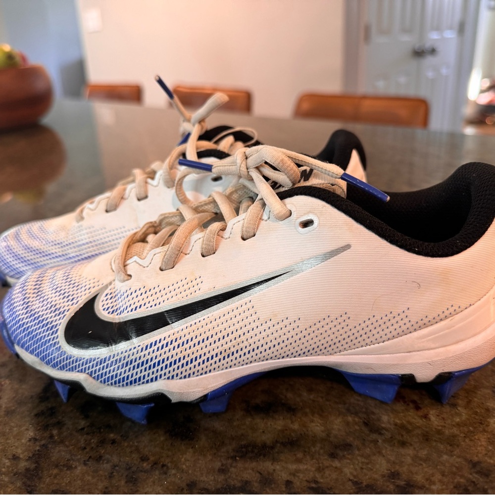 Nike Kids White and Blue Cleats - Size 4